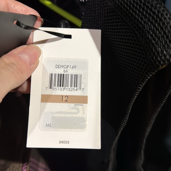 DKNY Beautiful dress with a flared bottom - Picture 5 of 5